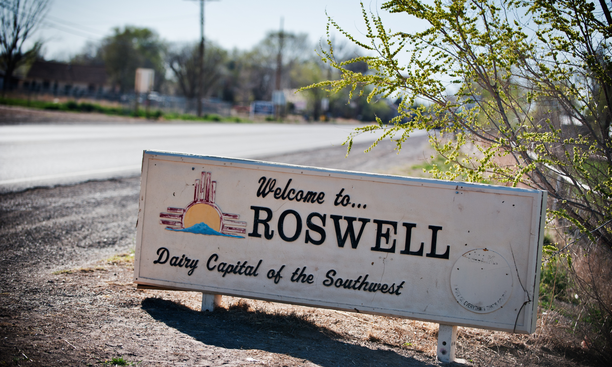 Welcome to Roswell sign